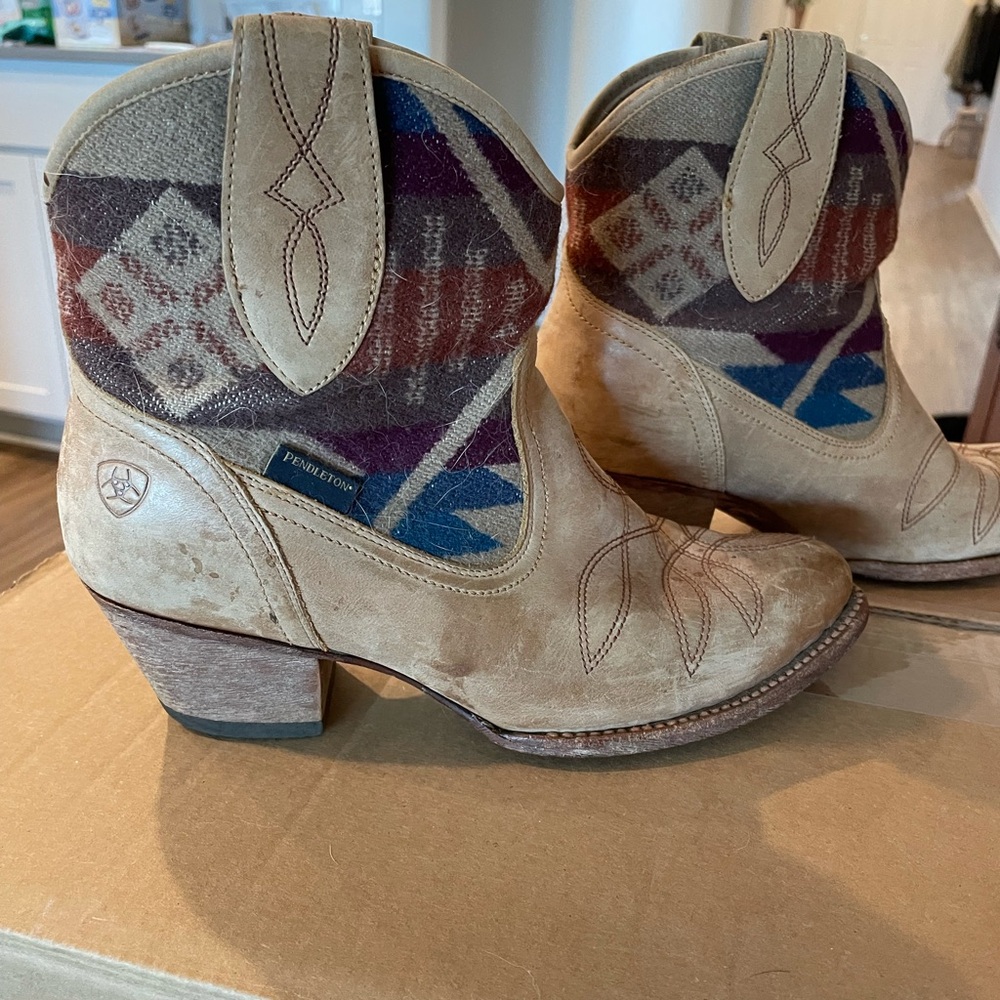 Ariat Women's Tan and Multicolor Western Boots